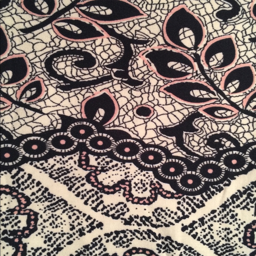 Sold Out! Sorry this pattern sold out. Check my closet for more amazing leggings - Picture 5 of 7